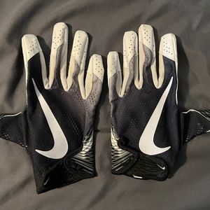3 pairs of Nike football gloves. All lightly worn. Like new